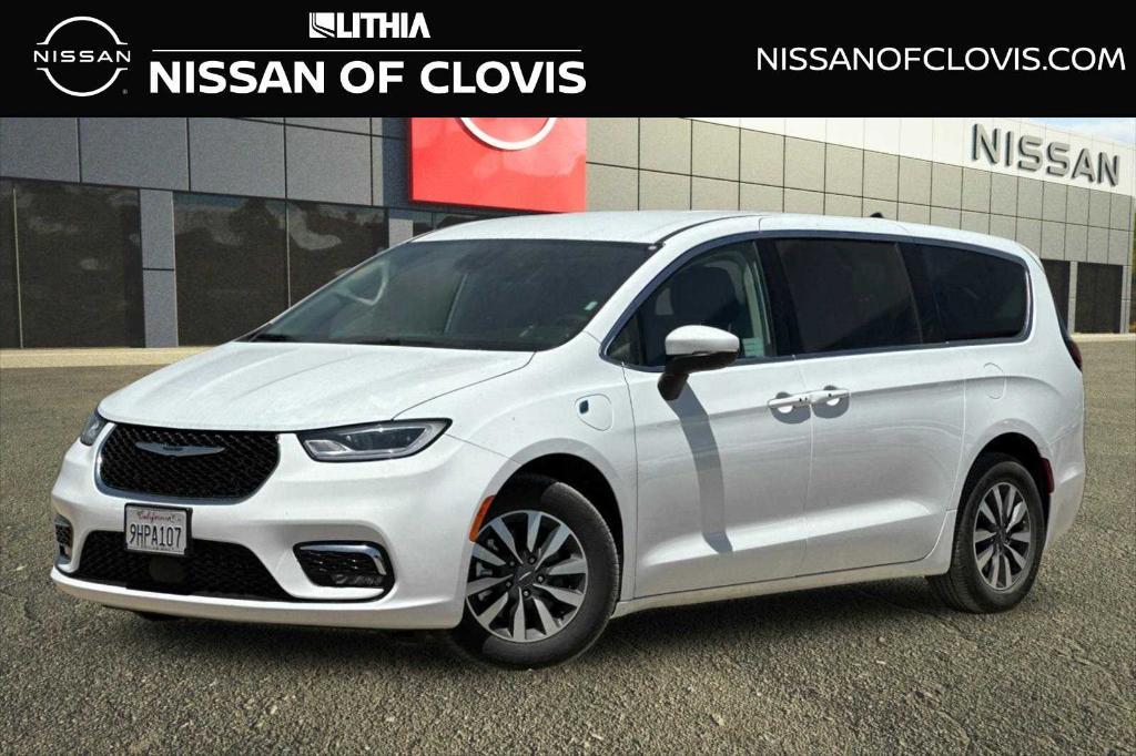 used 2023 Chrysler Pacifica Hybrid car, priced at $27,099
