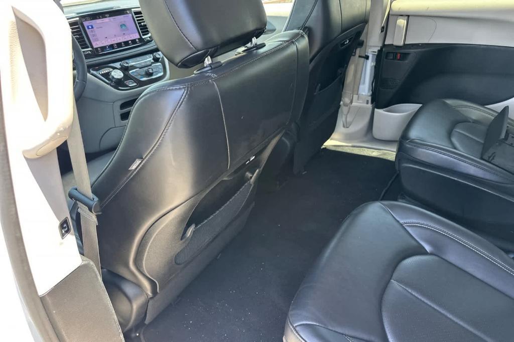 used 2023 Chrysler Pacifica Hybrid car, priced at $27,099