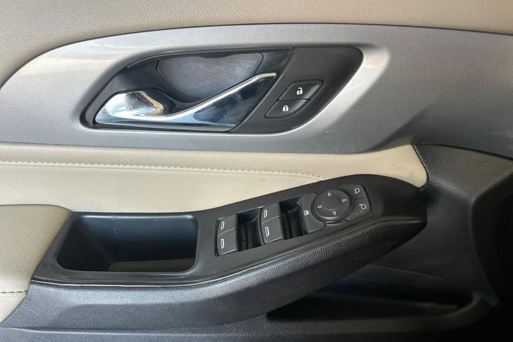 used 2023 Chevrolet Traverse car, priced at $21,798