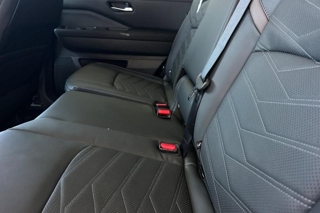 new 2025 Nissan Pathfinder car, priced at $43,447