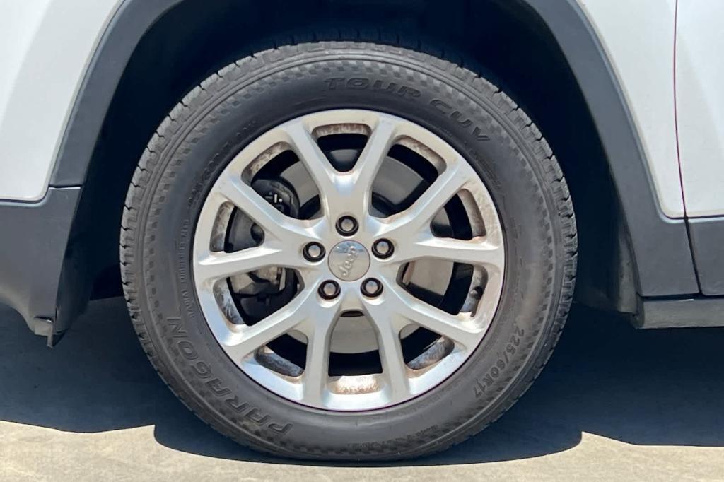 used 2014 Jeep Cherokee car, priced at $13,679