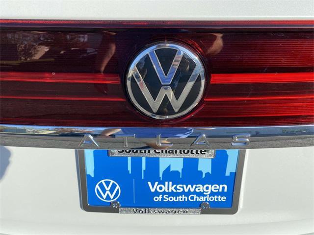 new 2025 Volkswagen Atlas car, priced at $51,881