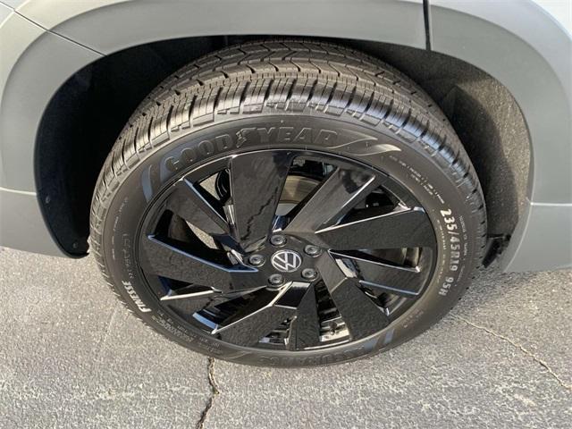 new 2024 Volkswagen Taos car, priced at $34,526