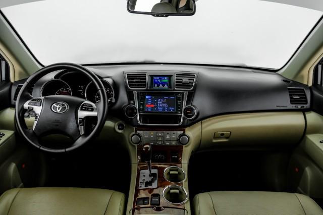 used 2013 Toyota Highlander car, priced at $10,996