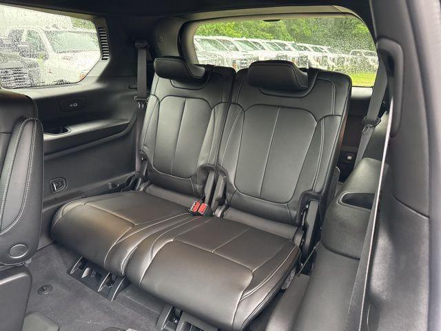 new 2025 Jeep Grand Cherokee L car, priced at $40,277