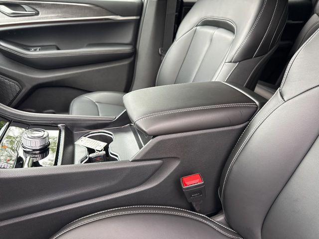 new 2025 Jeep Grand Cherokee L car, priced at $40,277