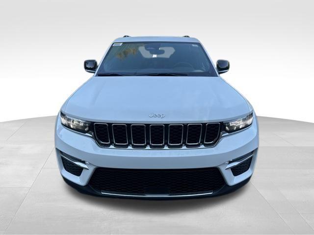 new 2025 Jeep Grand Cherokee car, priced at $40,160