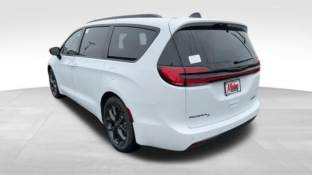 new 2024 Chrysler Pacifica car, priced at $39,507