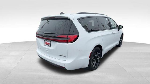 new 2024 Chrysler Pacifica car, priced at $39,507