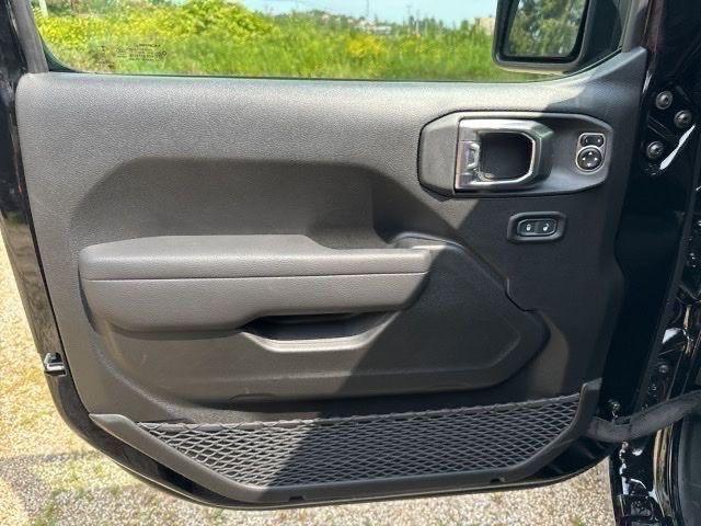 new 2025 Jeep Wrangler car, priced at $45,654