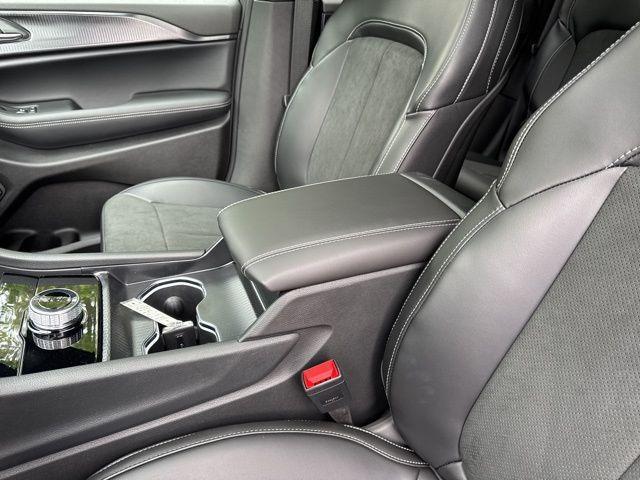 new 2025 Jeep Grand Cherokee car, priced at $46,172