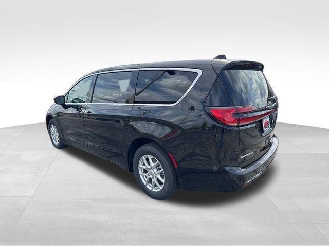 new 2025 Chrysler Pacifica car, priced at $38,608