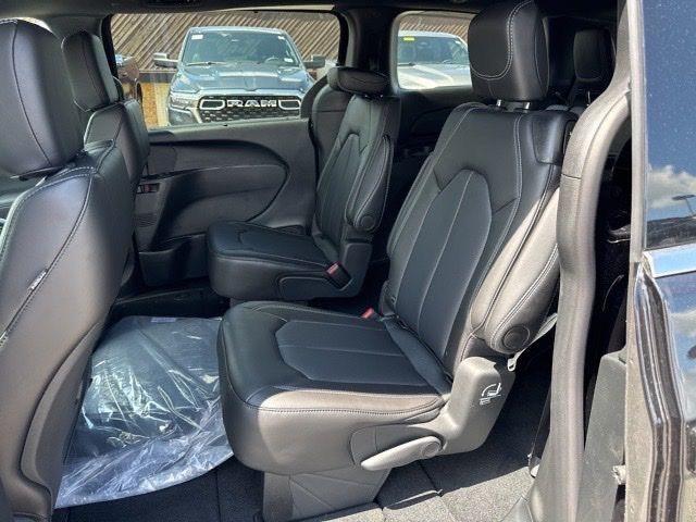 new 2025 Chrysler Pacifica car, priced at $38,608