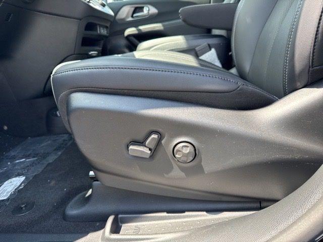 new 2025 Chrysler Pacifica car, priced at $38,608