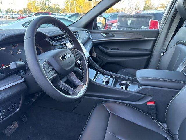 new 2025 Jeep Grand Cherokee car, priced at $40,678