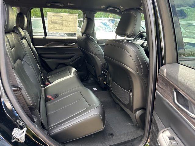 new 2025 Jeep Grand Cherokee car, priced at $42,013