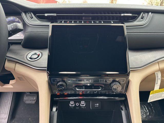 new 2025 Jeep Grand Cherokee car, priced at $47,724