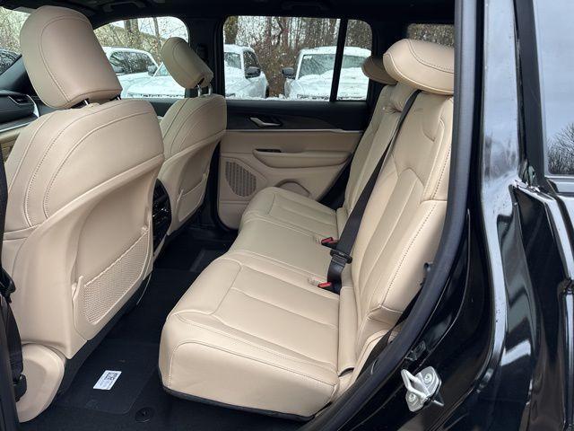 new 2025 Jeep Grand Cherokee car, priced at $47,724