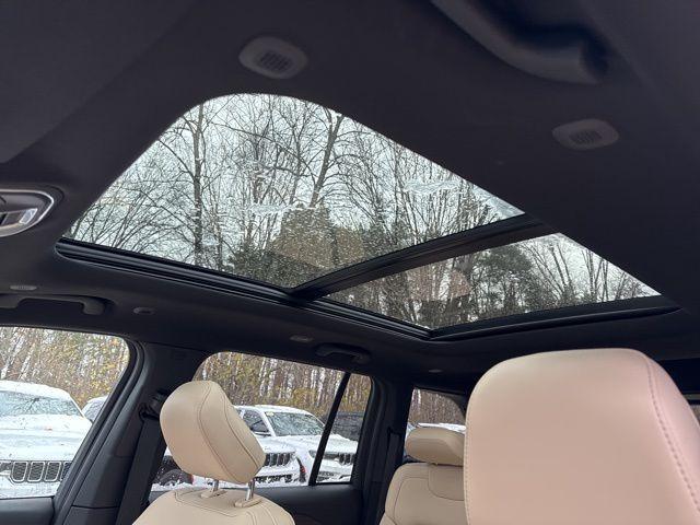 new 2025 Jeep Grand Cherokee car, priced at $47,724