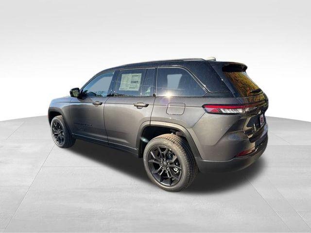 new 2025 Jeep Grand Cherokee car, priced at $47,680