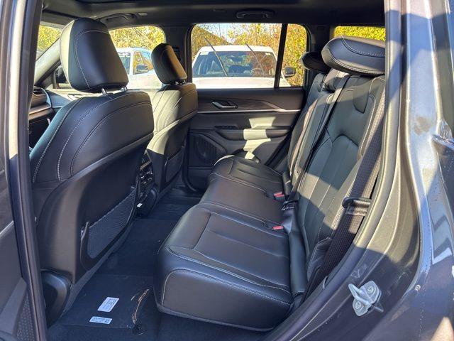 new 2025 Jeep Grand Cherokee car, priced at $47,680