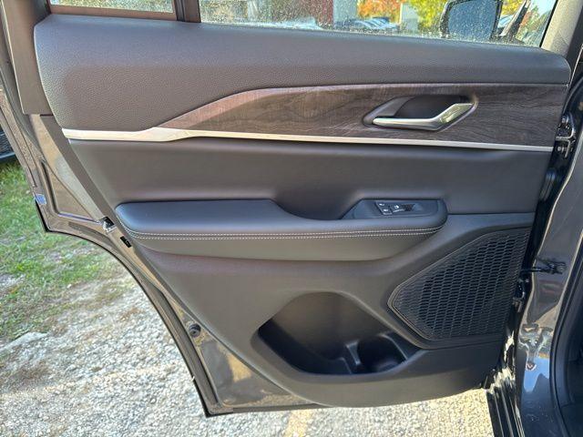 new 2025 Jeep Grand Cherokee car, priced at $47,680