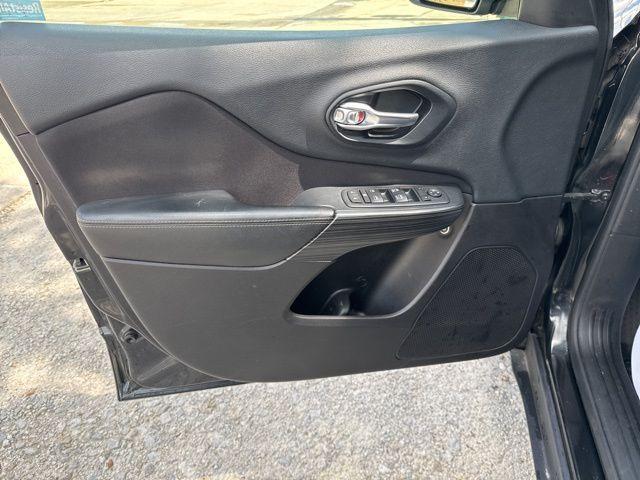used 2015 Jeep Cherokee car, priced at $9,594
