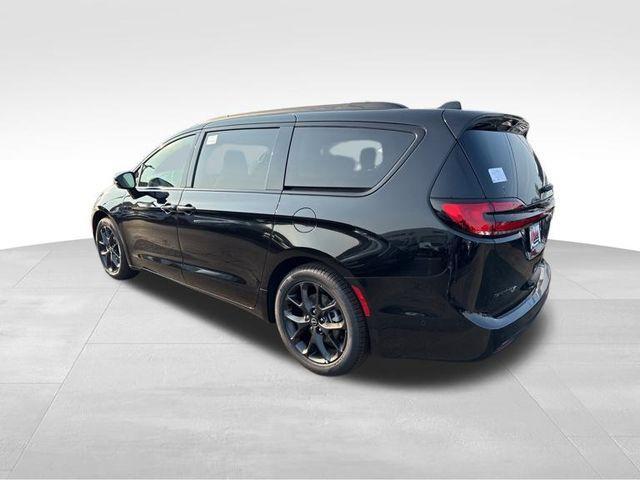 new 2025 Chrysler Pacifica car, priced at $53,731