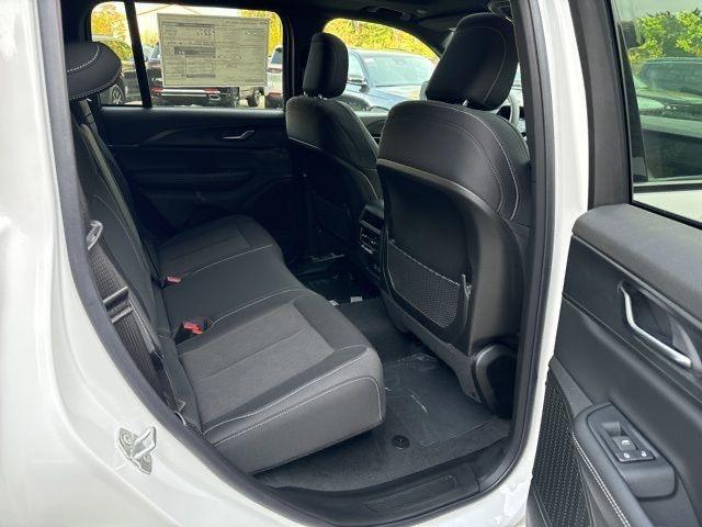 new 2025 Jeep Grand Cherokee car, priced at $37,337