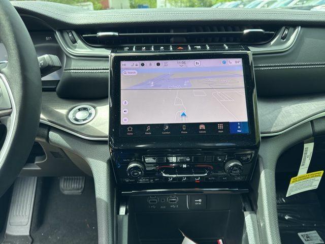 new 2025 Jeep Grand Cherokee car, priced at $42,013