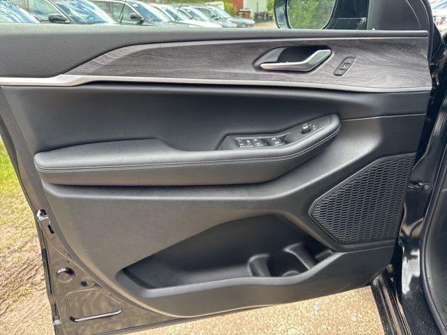 new 2025 Jeep Grand Cherokee car, priced at $44,118