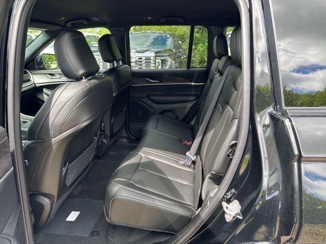 new 2025 Jeep Grand Cherokee car, priced at $44,118