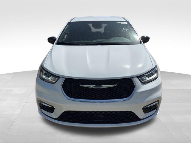 new 2025 Chrysler Pacifica Hybrid car, priced at $39,067