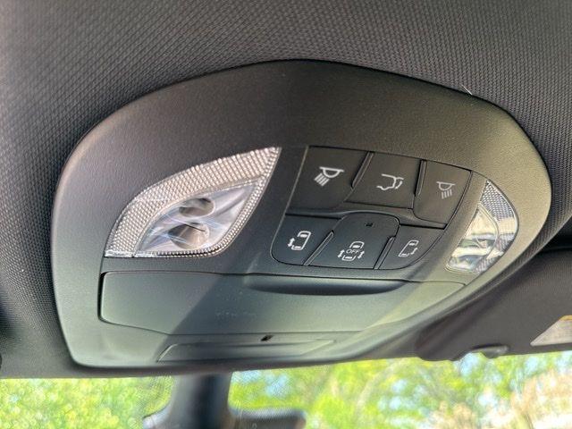 new 2025 Chrysler Pacifica Hybrid car, priced at $39,067