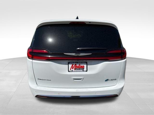 new 2025 Chrysler Pacifica Hybrid car, priced at $39,067