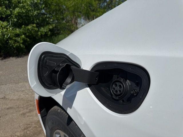 new 2025 Chrysler Pacifica Hybrid car, priced at $39,067