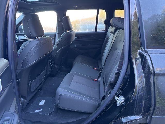 new 2025 Jeep Grand Cherokee car, priced at $42,375