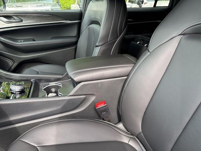 new 2025 Jeep Grand Cherokee car, priced at $44,384