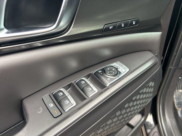 used 2025 Kia Carnival car, priced at $48,630