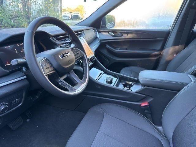 new 2025 Jeep Grand Cherokee car, priced at $40,953