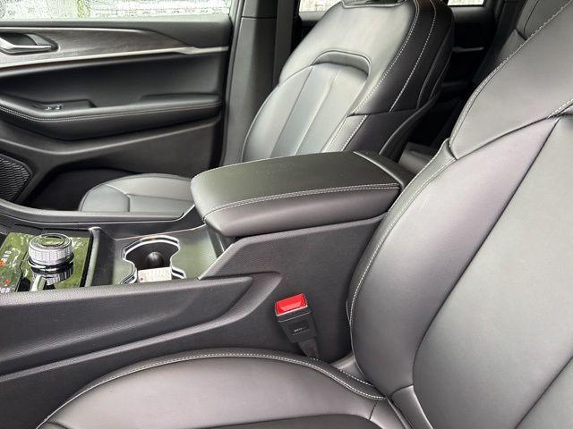 new 2025 Jeep Grand Cherokee car, priced at $44,384