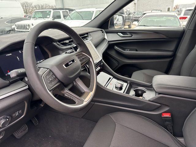 new 2025 Jeep Grand Cherokee car, priced at $35,236