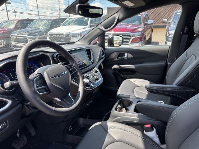 new 2025 Chrysler Pacifica car, priced at $38,608