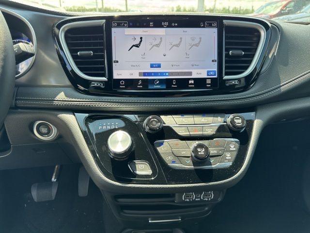 new 2025 Chrysler Pacifica car, priced at $38,608