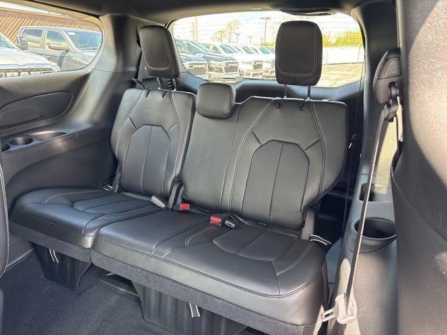 new 2025 Chrysler Pacifica car, priced at $38,608