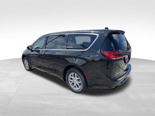 new 2025 Chrysler Pacifica car, priced at $38,608