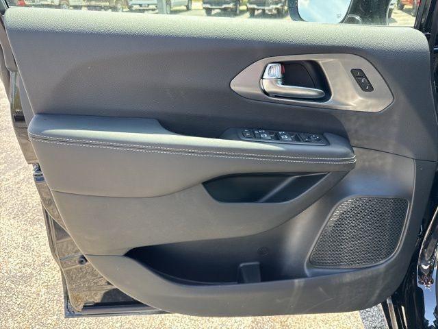new 2025 Chrysler Pacifica car, priced at $38,608
