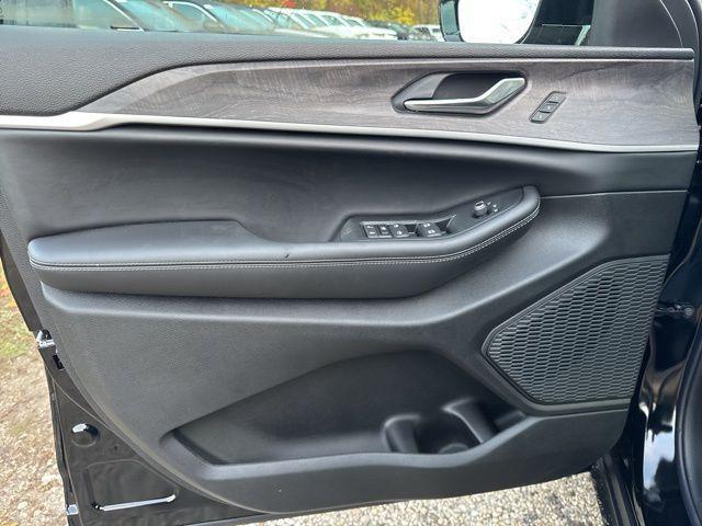 new 2025 Jeep Grand Cherokee car, priced at $49,485