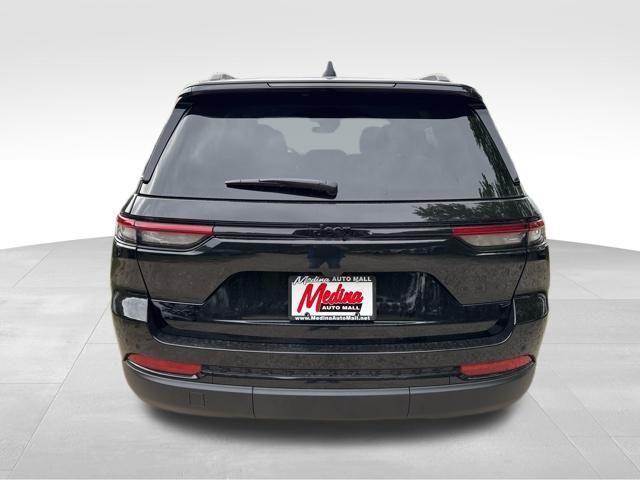 new 2025 Jeep Grand Cherokee car, priced at $41,652