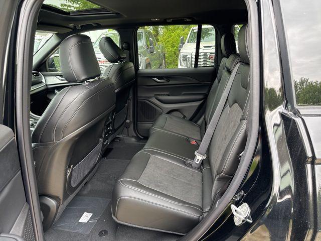 new 2025 Jeep Grand Cherokee car, priced at $41,652